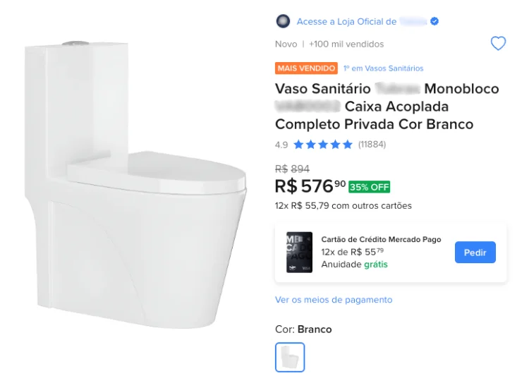 Anúncio real de vaso sanitário monobloco branco com caixa acoplada